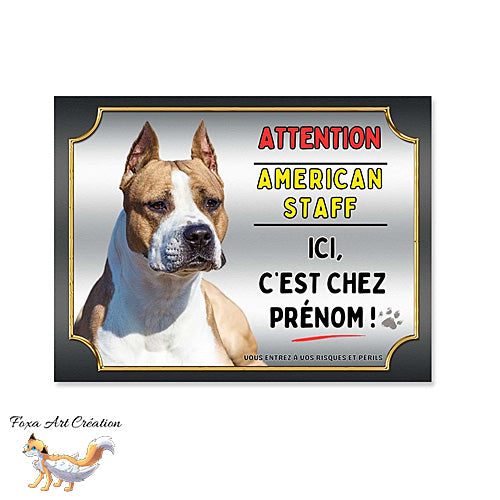 Plaque Attention au chien American Staff marron et blanc ici c'est chez moi