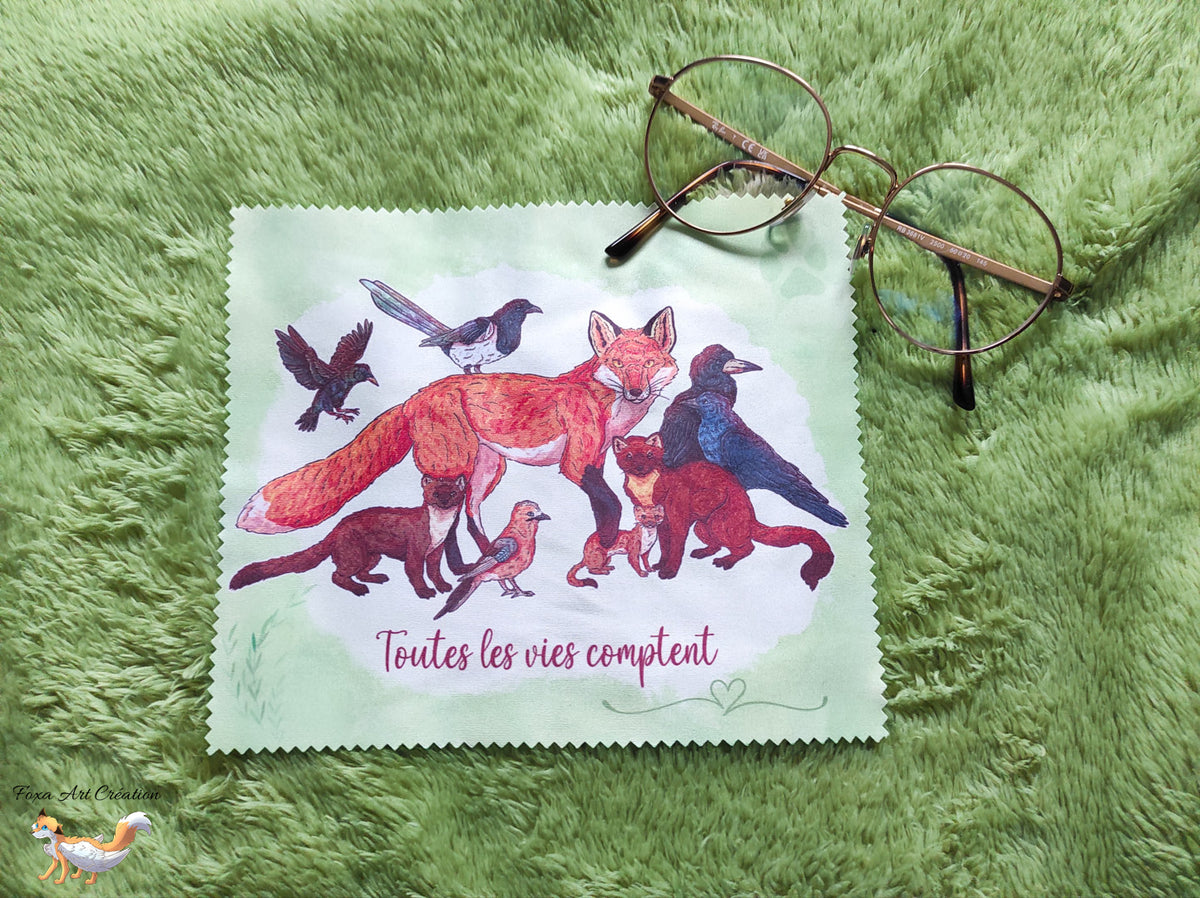 Chiffonnette essuie-lunettes microfibre verte avec illustration engagée Toutes les vies comptent réunissant 9 espèces animales par Foxa Art Création renard fouine martre geai des chenes etourneau sansonnet corbeau freux corneille noire belette pie bavarde