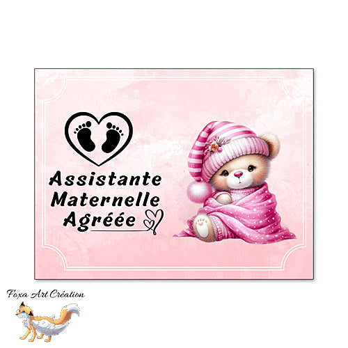 Plaque Assistante Maternelle Agréée Petit Ourson Fond Rose, Panneau Nounou Personnalisable
