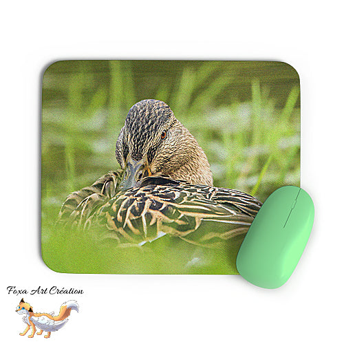 Tapis de souris Portrait Canard Colvert Femelle, Ambiance Verte, Oiseau, Photographie nature, décoration de bureau