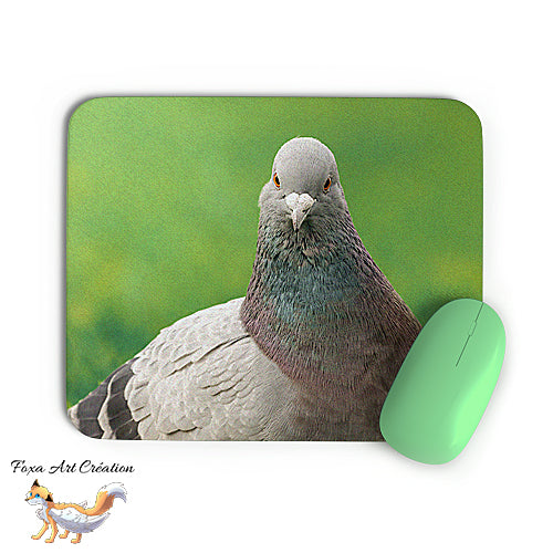 Tapis de souris Portrait de Pigeon Biset, Ambiance Verte, Colombe, Oiseaux, Photographie nature, Modèle 2, décoration de bureau