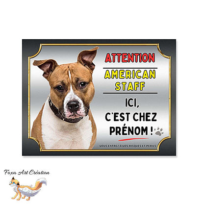Plaque Attention au chien race American Staff marron et blanc ici c'est chez moi