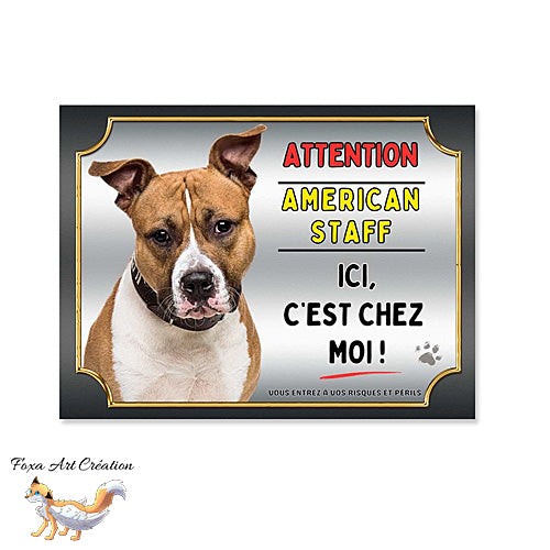 Plaque Attention au chien race American Staff marron et blanc ici c'est chez moi