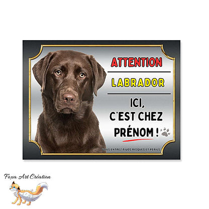 Plaque Attention au chien Labrador chocolat ici c'est chez moi