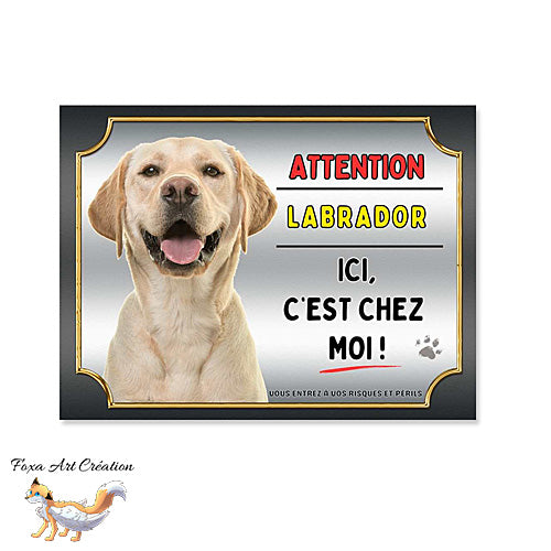 Plaque Attention au chien Labrador sable ici c'est chez moi