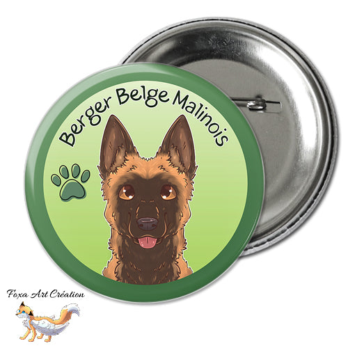 Badge à épingle rond illustré avec un portrait de Berger Belge Malinois sur fond vert par Foxa Art Création