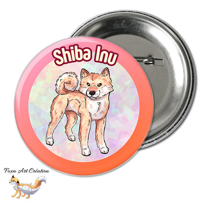Badge à épingle rond illustré d un Shiba Inu couleur crème clair par Foxa Art Création