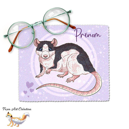 Chiffonnette essuie-lunettes microfibre personnalisée avec prénom, illustrée avec un adorable rat domestique par Foxa Art Création. Nettoyage doux et efficace. Fait main. 9 couleurs personnalisables