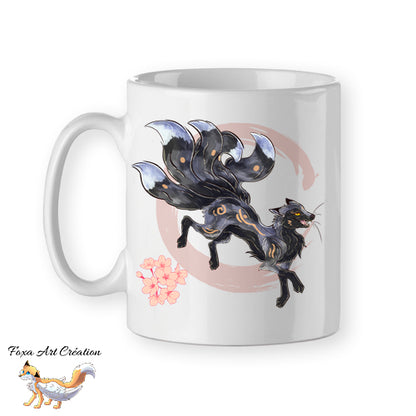 Mug céramique Kitsune argenté (renard japonais Kyubi) illustré par Foxa Art Création. Esprit mythologique, folklore, fleurs de cerisier et option prénom personnalisé.