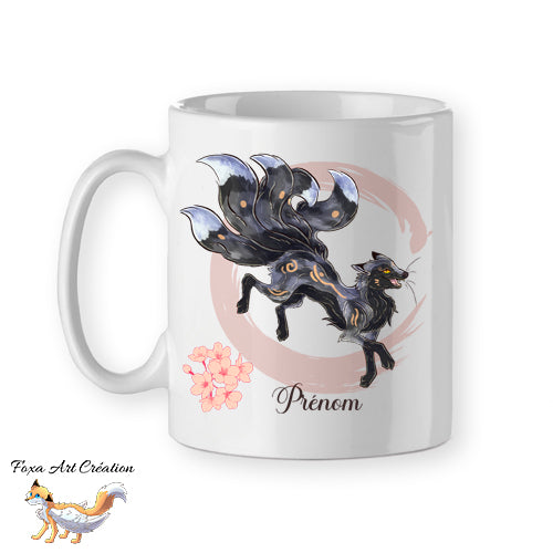 Mug céramique Kitsune argenté (renard japonais Kyubi) illustré par Foxa Art Création. Esprit mythologique, folklore, fleurs de cerisier et option prénom personnalisé.