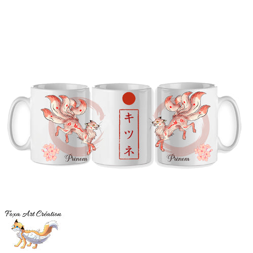 Mug céramique Kitsune blanc (renard japonais Kyubi) illustré par Foxa Art Création. Esprit mythologique, folklore, fleurs de cerisier et option prénom personnalisé.