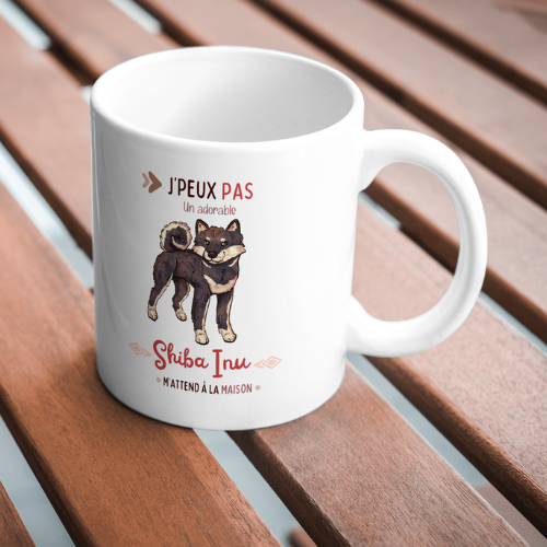Mug en céramique blanche illustré d un Shiba Inu noir et feu avec le texte J peux pas un adorable Shiba Inu m attend à la maison
