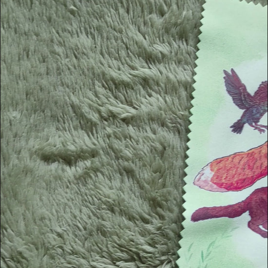Chiffonnette essuie-lunettes microfibre verte avec illustration engagée Toutes les vies comptent réunissant 9 espèces animales par Foxa Art Création renard fouine martre geai des chenes etourneau sansonnet corbeau freux corneille noire belette pie bavarde
